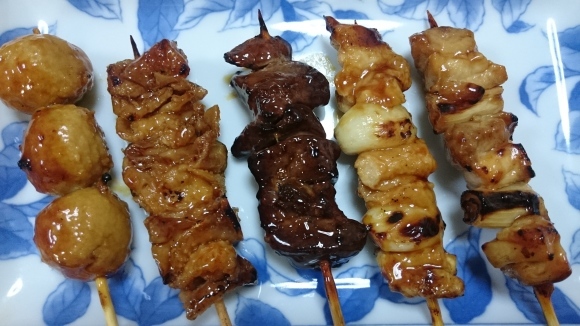 11/3 キリン一番搾りとれたてホップ2017 + シマダヤ 焼そば鉄板麺 + 日本一 焼き鳥 + 業スーの輸入チーズ_b0042308_00135317.jpg