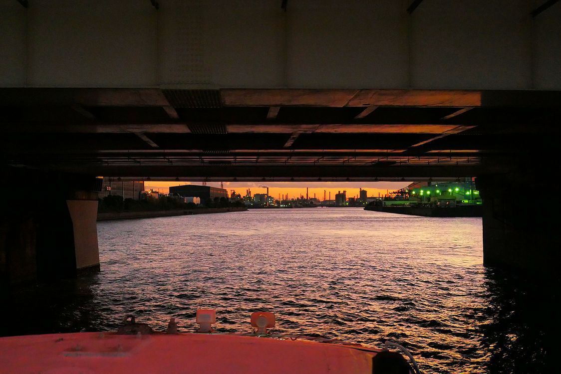 東京湾夜景クルージングツアー（４）・・・いよいよ運河へ！　工場夜景が待ってるぞ♪_a0031821_14331848.jpg