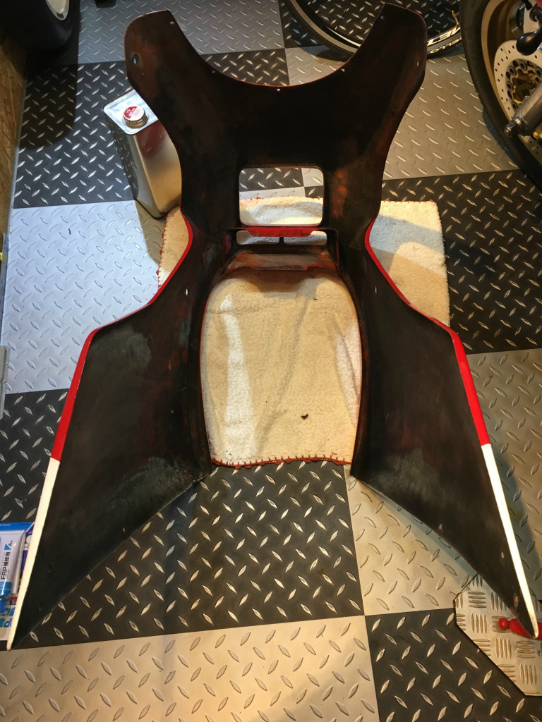 DUCATI F1-2型 整備日記「フロンントカウル修復」おまけに「アンダーカウルも」 20171104_a0051924_22500512.jpg