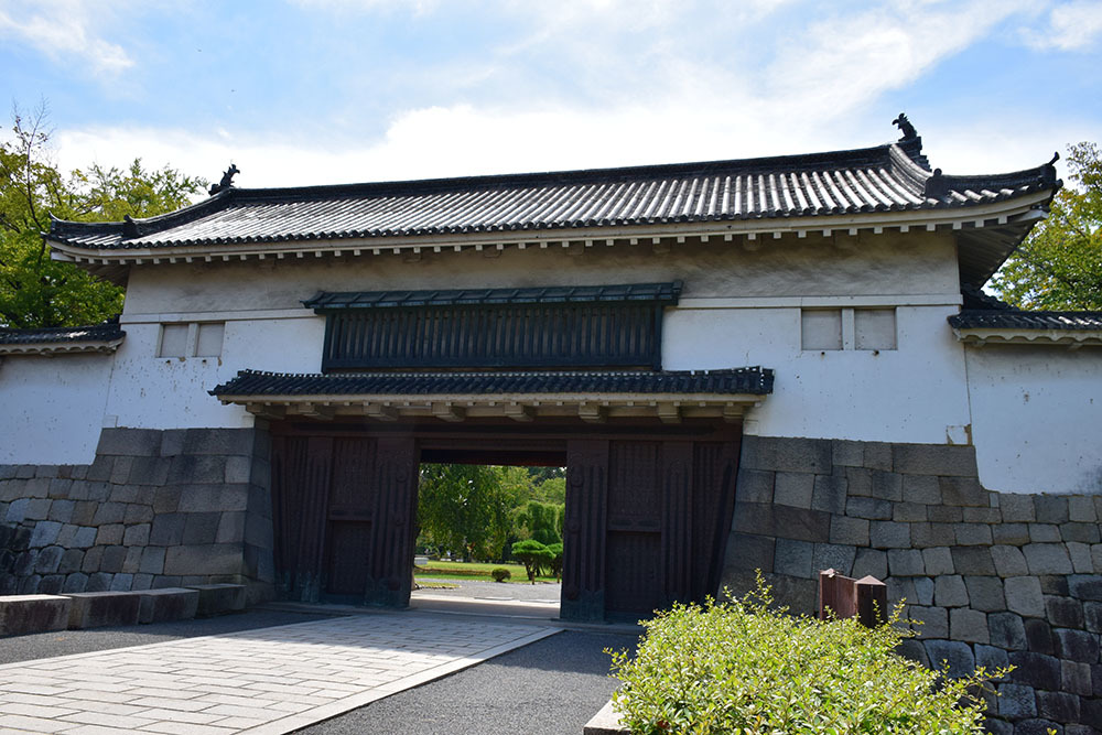 大政奉還150年記念に訪れた二条城。 その1 ~外堀・城門~_e0158128_02244383.jpg