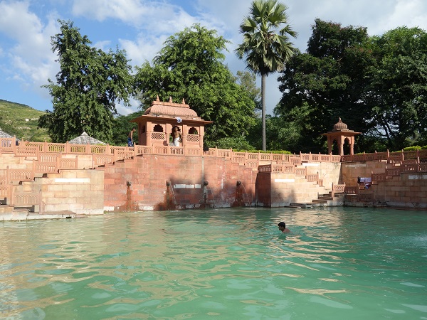 ラージギルの温泉寺院、ラクシュミー・ナラヤン寺院_d0360509_21313939.jpg