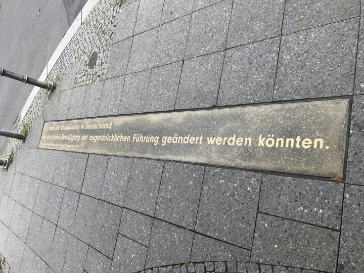 ゲオルク・エルザーのモニュメント_e0141754_11024741.jpg