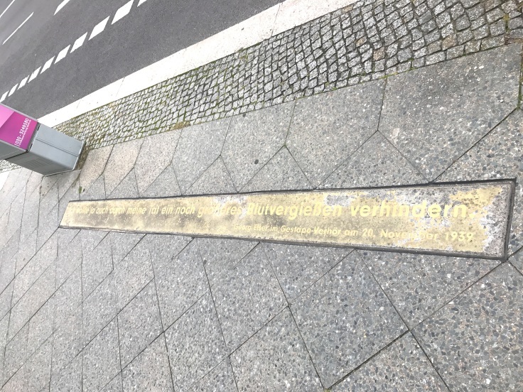 ゲオルク・エルザーのモニュメント_e0141754_11041016.jpg