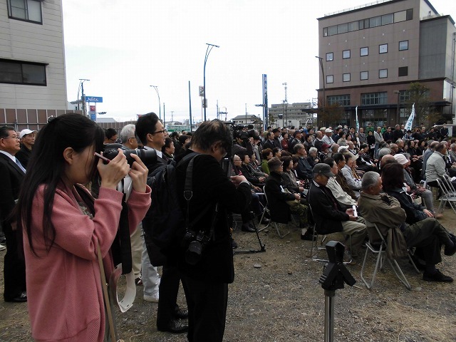 青葉通りの清水銀行富士支店北側 小長井よしまさ後援会の新しい「事務所開き」_f0141310_07214470.jpg