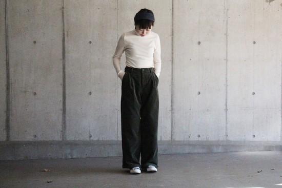 コーデュロイパンツとリブニット_b0165512_17422974.jpg