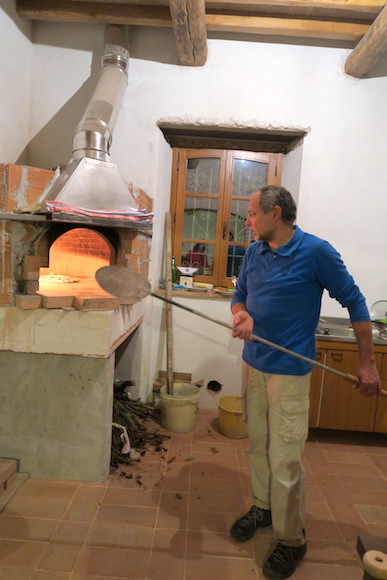 窯で焼き皆でおいしいピザの会、イタリア_f0234936_6485793.jpg