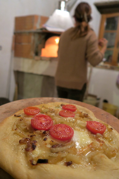 窯で焼き皆でおいしいピザの会、イタリア_f0234936_6522112.jpg