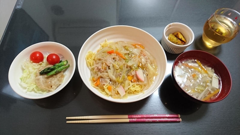 ひまわり荘 夕食 あんかけ焼きそば 黒豚焼売 手作り大学芋 卵とじすまし汁 今日の献立