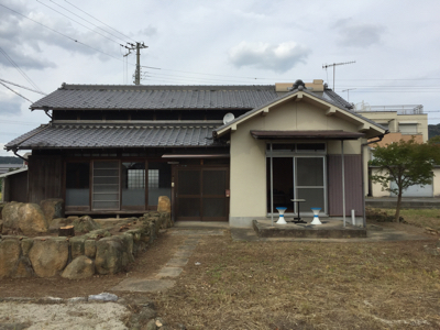 加古川市東神吉町の昭和レトロな平屋建てご契約ありがとうございました。また新たな歴史を作っていただけるオーナー様です。楽しみです。_f0115152_13161122.jpg