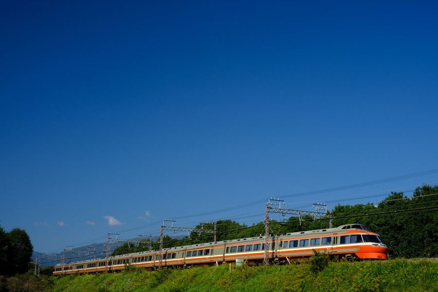 2017晩秋、秦野の築堤にて小田急ロマンスカー ③_e0359873_09161000.jpg