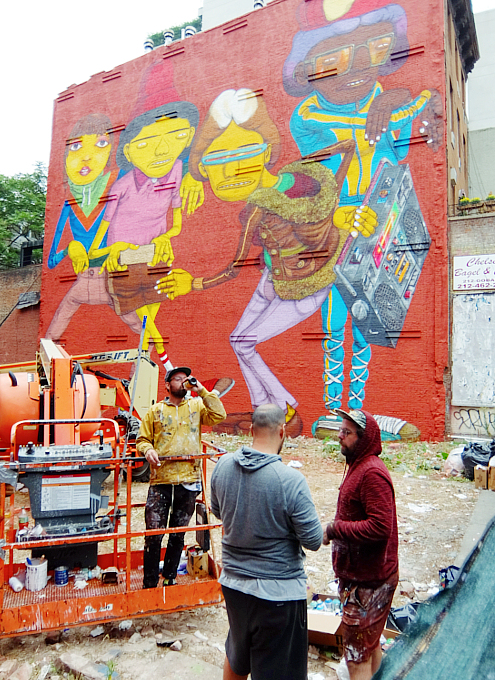 NYの街角（14丁目沿い）にOSGEMEOSの巨大壁画_b0007805_9203054.jpg
