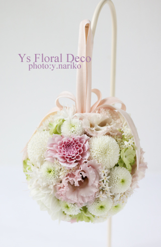 和装にあわせるボールブーケ 白と淡いピンクと黄緑色 Ys Floral Deco Blog