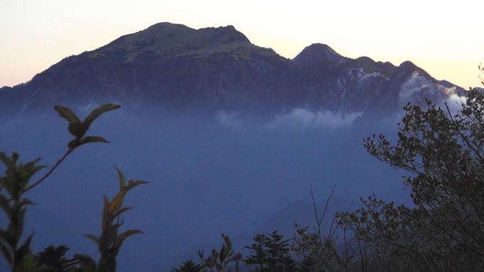 No 121 快晴の山歩き（瓶ヶ森登山口～男山・女山）2017年11月5日_d0341514_21202845.jpg