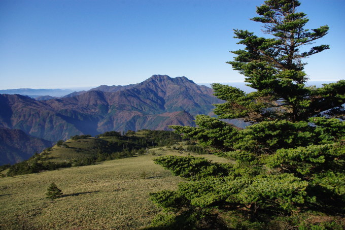 No 121 快晴の山歩き（瓶ヶ森登山口～男山・女山）2017年11月5日_d0341514_22084479.jpg