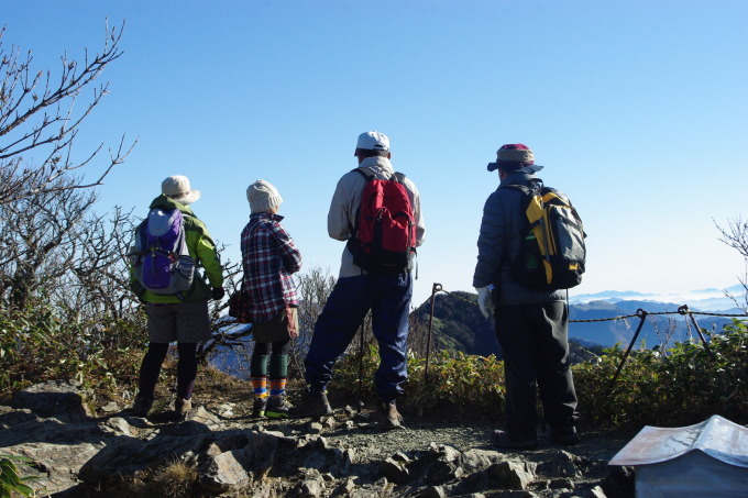 No 121 快晴の山歩き（瓶ヶ森登山口～男山・女山）2017年11月5日_d0341514_22100051.jpg