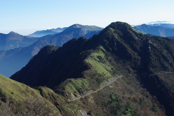 No 121 快晴の山歩き（瓶ヶ森登山口～男山・女山）2017年11月5日_d0341514_22111134.jpg