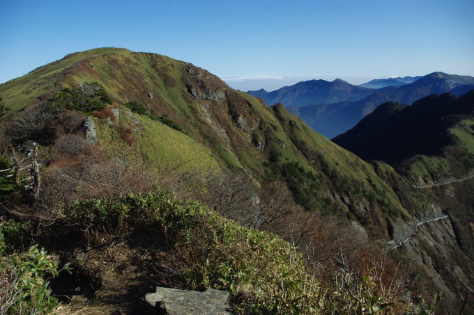 No 121 快晴の山歩き（瓶ヶ森登山口～男山・女山）2017年11月5日_d0341514_22151249.jpg