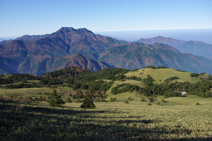 No 121 快晴の山歩き（瓶ヶ森登山口～男山・女山）2017年11月5日_d0341514_22161829.jpg