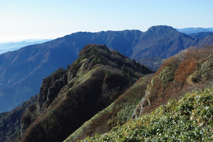 No 121 快晴の山歩き（瓶ヶ森登山口～男山・女山）2017年11月5日_d0341514_22190535.jpg