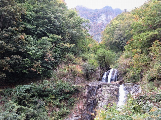 上信越　秘境の秋山郷から登る鳥甲山は紅葉真っ盛り　　　　　Mount Kabuto in Jōshin\'etsu-kōgen National Park_f0308721_14013864.jpg