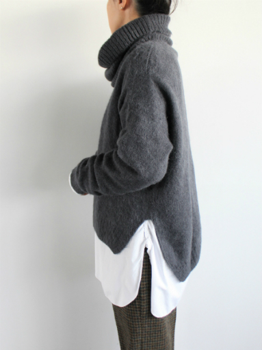 FACTORY アルパカ×シルクのロングネックタムタムヤーンセーター : 『Bumpkins putting on airs』