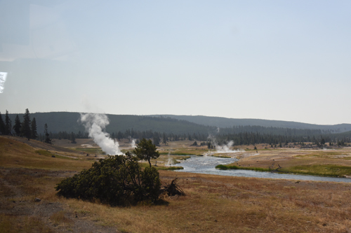 N.Y.へは行かないよ　アメリカ横断ウルトラ皆既日食ツアー　その24　Old Faithful Geyser_a0101905_23415171.jpg