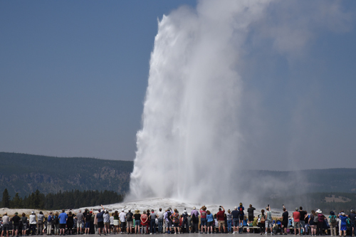 N.Y.へは行かないよ　アメリカ横断ウルトラ皆既日食ツアー　その24　Old Faithful Geyser_a0101905_23441285.jpg