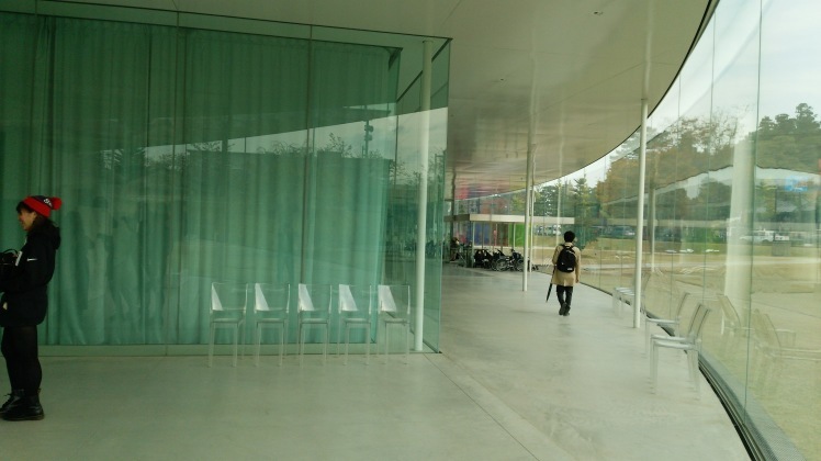 金沢市の現代建築 ー金沢21世紀美術館と金沢駅鼓門ー_e0199780_17425679.jpg