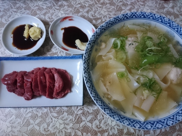11/9 サッポロクラシック富良野VINTAGE + 小山製麺 ワンタン + 業スー冷凍馬刺し赤身_b0042308_11044563.jpg