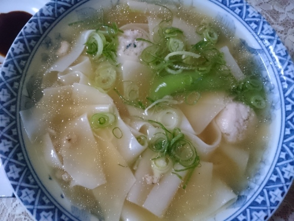 11/9 サッポロクラシック富良野VINTAGE + 小山製麺 ワンタン + 業スー冷凍馬刺し赤身_b0042308_11050502.jpg