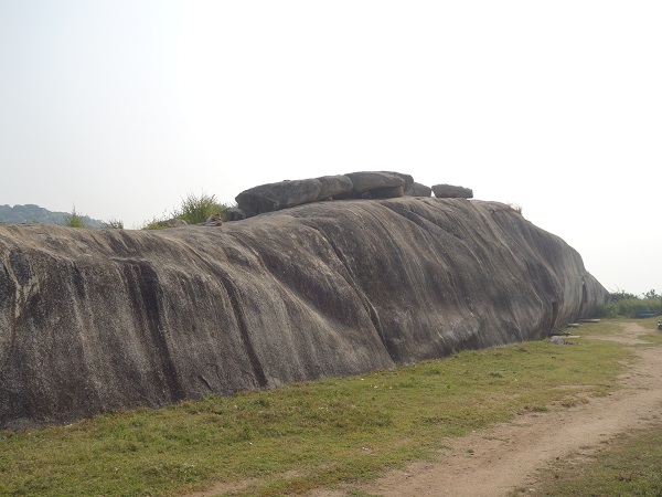 インド最初の石窟寺院バラーバル_d0360509_121303.jpg