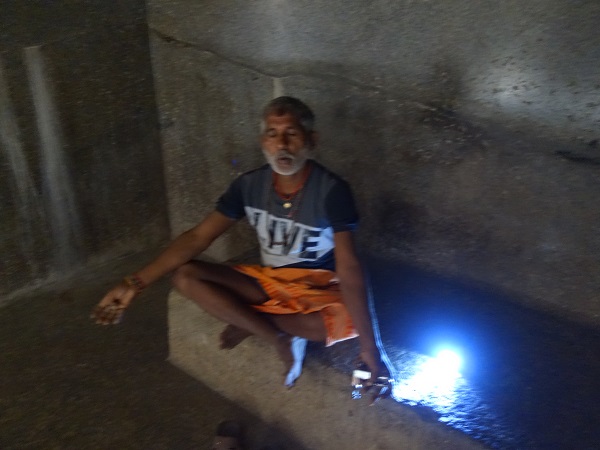 インド最初の石窟寺院バラーバル_d0360509_1244613.jpg