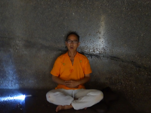 インド最初の石窟寺院バラーバル_d0360509_1251033.jpg