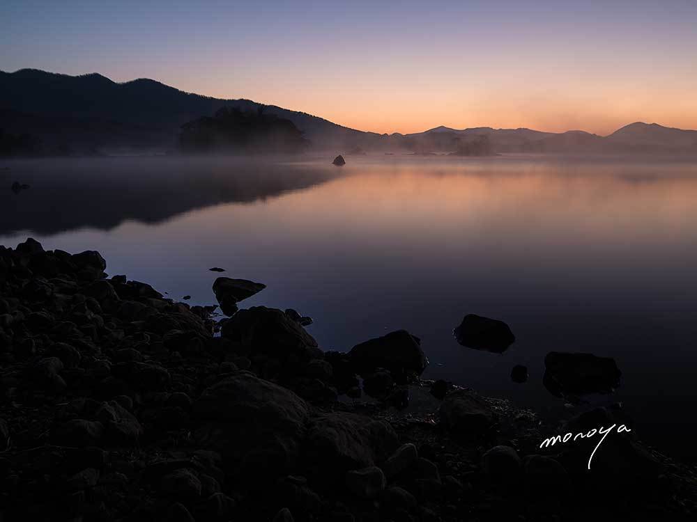 夜明けの檜原湖_c0085877_06090100.jpg