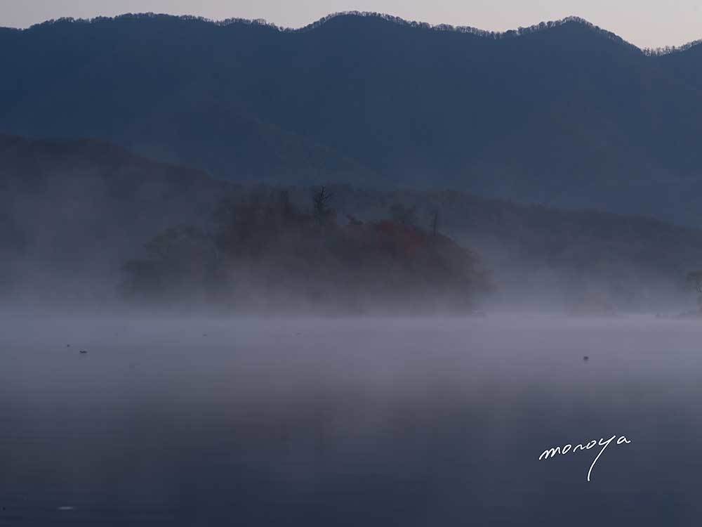 夜明けの檜原湖_c0085877_06092212.jpg