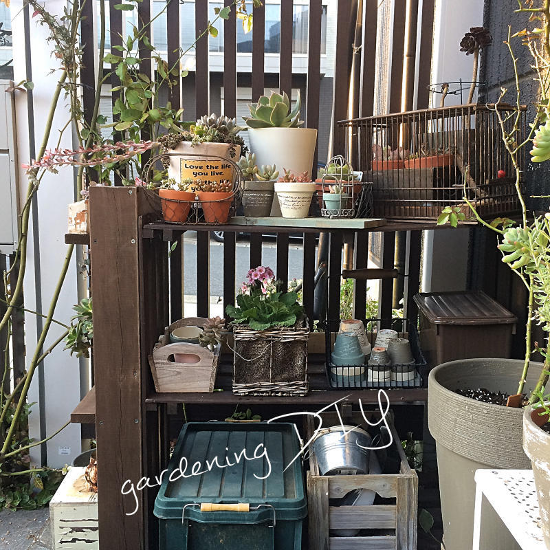 玄関前の棚diyしてみました Misaの庭暮らし Abandon 玄関前の棚diyしてみました Misaの庭暮らし Abandon