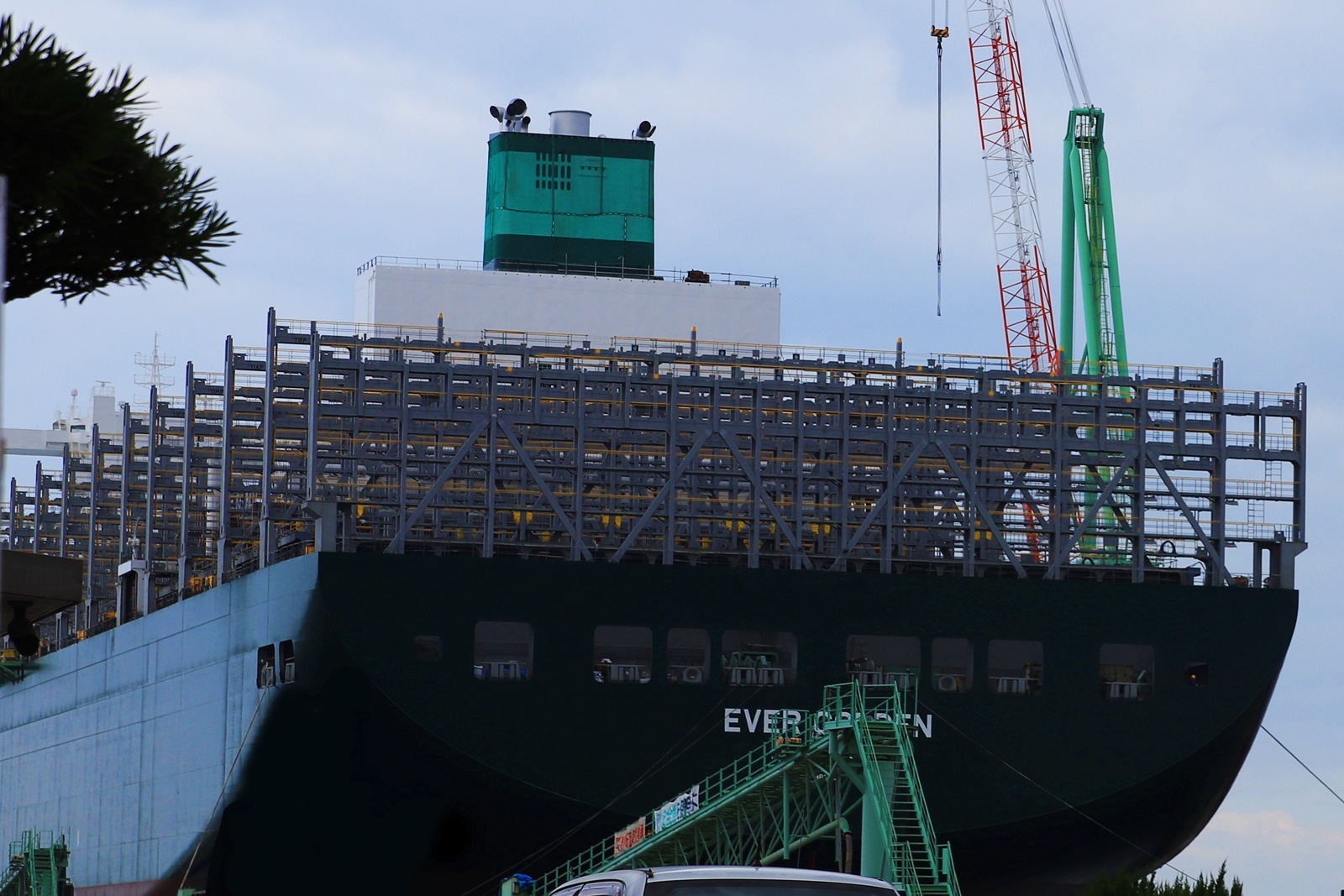 EVERGREEN 20,000TEU 1番船　_b0279106_00250474.jpg