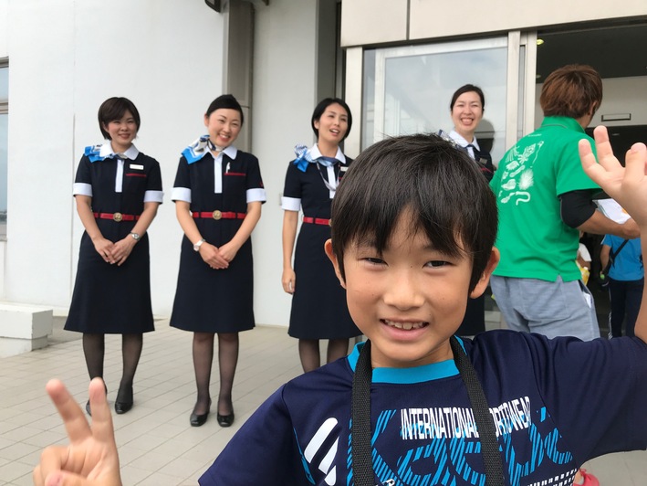 飛行機キャンプ〔１日目〕那覇空港内のJTA整備場へ！こんなに近くで飛行機を見ることができた！_d0363878_177730.jpg