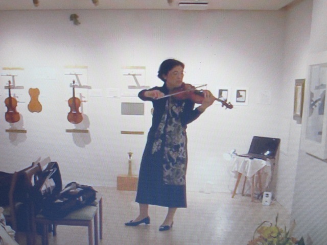 ヴァイオリンと絵画の展覧会が京橋千疋屋ギャラリーにて、先週