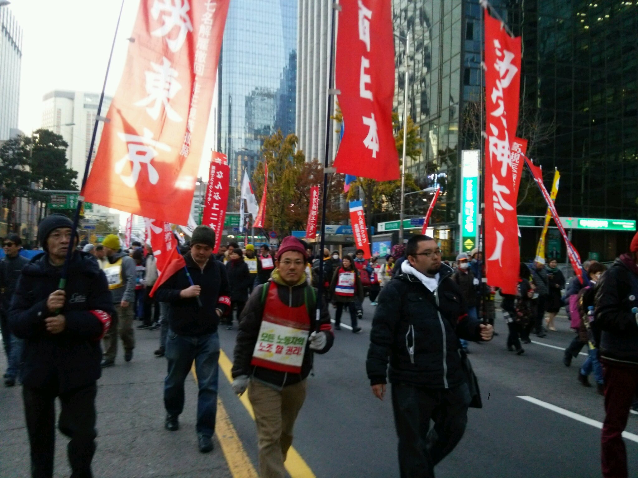 11月12日、韓国民主労総全国大会に参加し、ソウル市内をデモ行進しました_d0155415_23203565.jpg