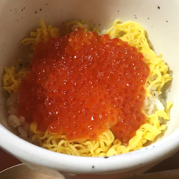 蕎麦屋さんでいくら丼_b0065587_18572638.jpg