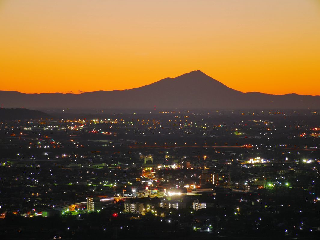 クリアーな筑波山シルエットは珍しい 私のデジタル写真眼