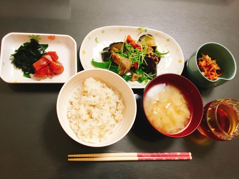 ひまわり荘 夕食 秋なすの生姜焼き マグロ漬け きんぴらゴボウ 今日の献立