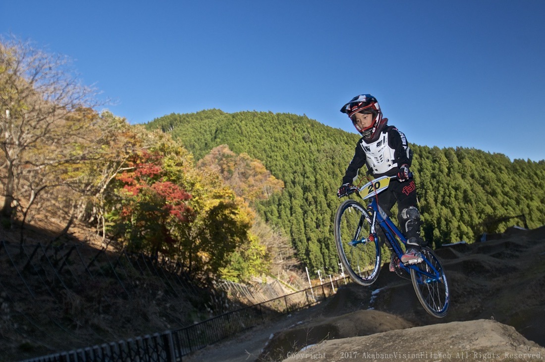 １１月１１日〜１２日秩父滝沢サイクルパークの風景VOL1：秩父紅葉ドライブ〜滝沢サイクルパーク_b0065730_12273548.jpg