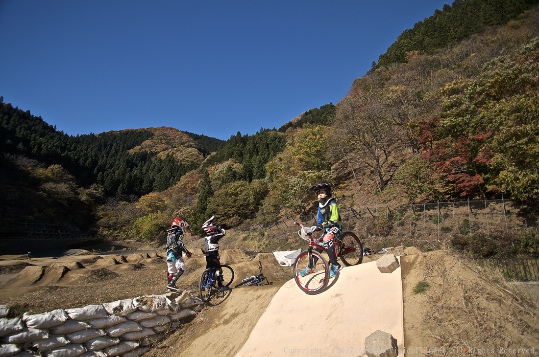 １１月１１日〜１２日秩父滝沢サイクルパークの風景VOL1：秩父紅葉ドライブ〜滝沢サイクルパーク_b0065730_1284831.jpg