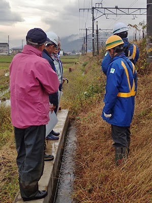 施設の長寿命化に関する協議(五箇・境川地内にて)_c0336902_08112230.jpg