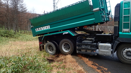 雪上車用道路整備_e0120896_09351063.jpg