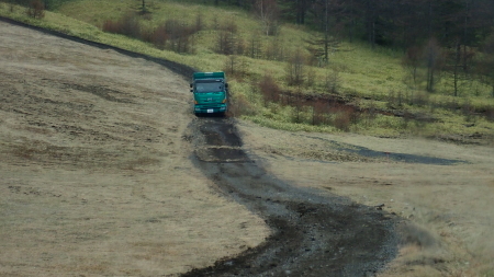 雪上車用道路整備_e0120896_09352137.jpg