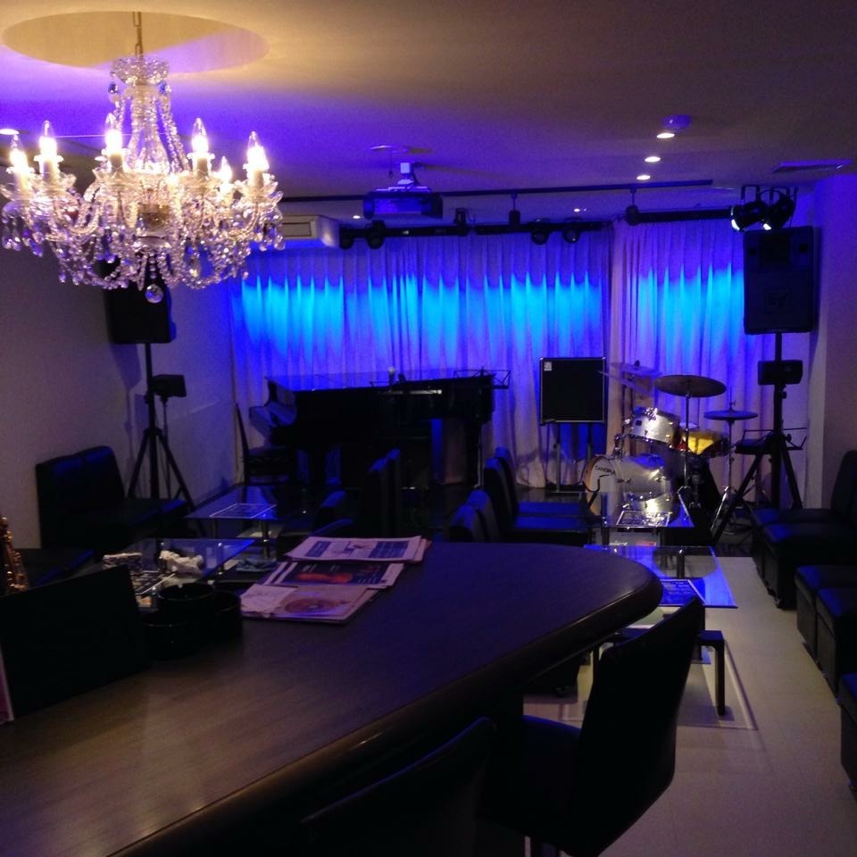 広島 Jazzlive comin  本日16日 木曜日のライブ_b0115606_12160856.jpeg