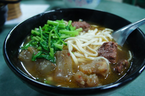 【台湾旅行記⑫ 牛肉がゴロっと!牛肉麺】_f0215714_1612327.jpg
